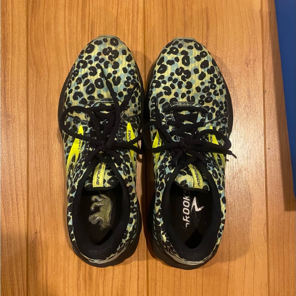 Brooks Adrenaline 21 - Women’s Size 9